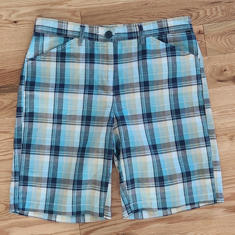White Stag Bermuda Shorts. Size 6.      Blue/Tan/White Plaid.     *Like New*